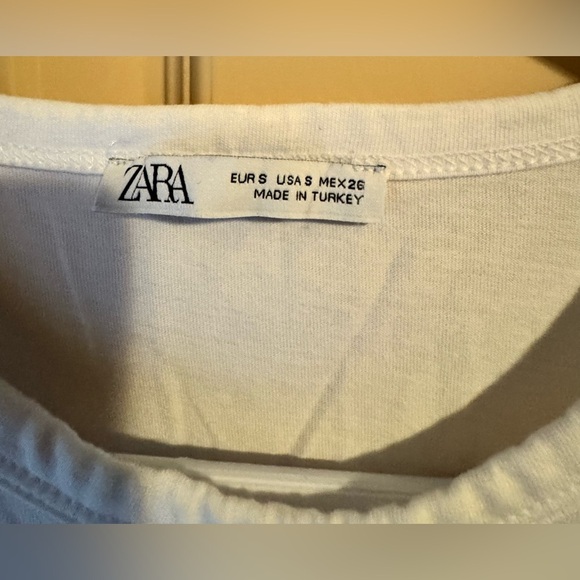 Zara Classic White Tee with Embellishments on the shoulders. - Picture 4 of 9